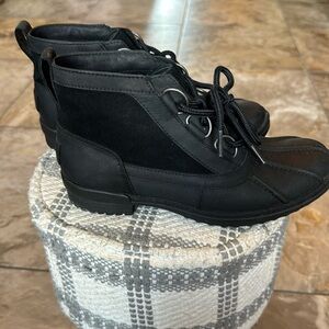 Ugg waterproof black boot size 7.5